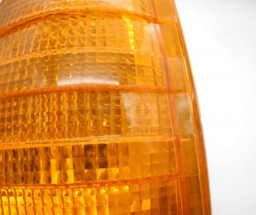 0008200521 Blinker lamp front right Hella