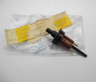 0008211752 Door contact switch