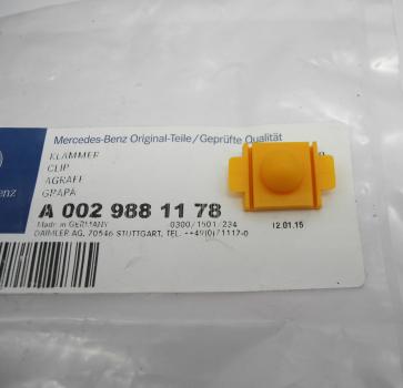 0029881178 Yellow clip for trim strips W113