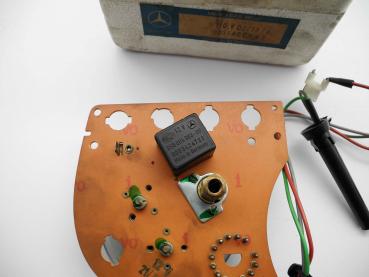 Preview: 0035400747 Instrument cluster W107 SL SLC W116