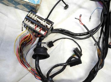 Preview: 1075400706 Hauptleitungssatz W107 R107 280SL