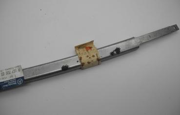 Preview: 1077200315 Fensterlaufschiene vorne links W107