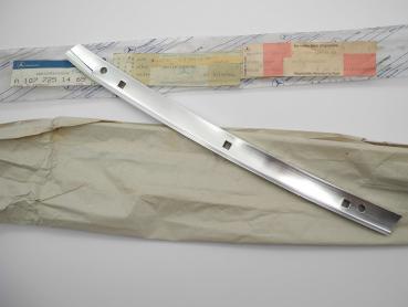 Preview: 1077251465 Chrome trim strip