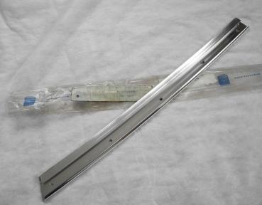 Preview: 1077252065 Abdichtschiene rechts W107 SLC