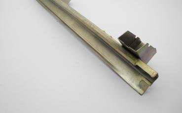 Preview: 1087200215 Fensterlaufschiene vorne rechts W108 W109