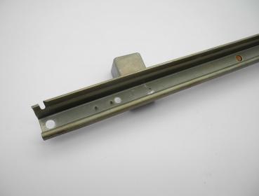 Preview: 1107300515 Fensterführung linke Fondtür Heckflosse