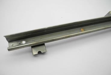 Preview: 1107300615 Fensterführung re. Fondtür Heckflosse
