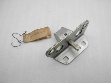 1107500185 Trunk lock