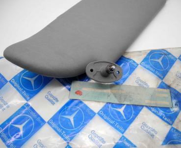 1268101310 Sonnenblende beleuchtet links Grau