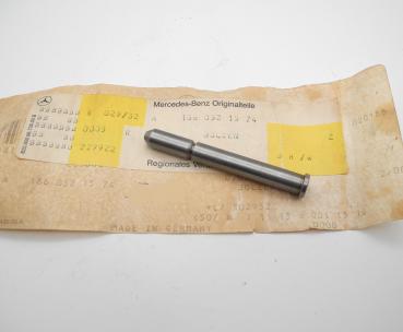 1860521574 Bolt for slide rail on cylinder head M186 M188 M189 M198