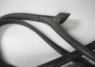 2017200478 Front right door seal