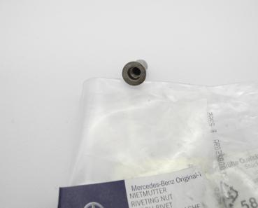Preview: 2019900558 Einnietmutter Nummernschild hinten