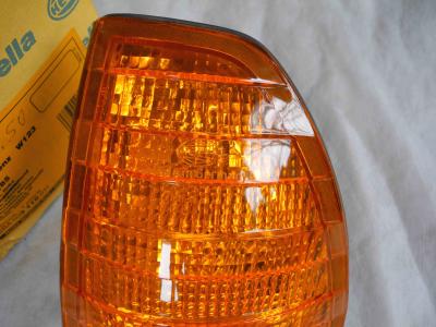 0008200421 Blinkleuchte vorne links Hella W123