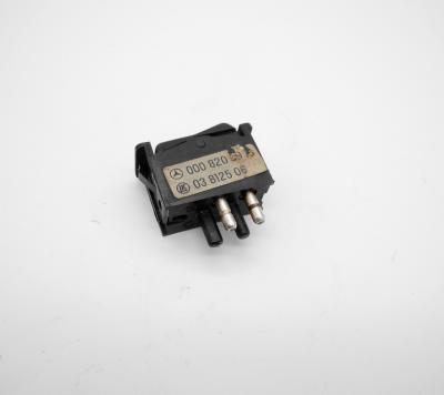 0008205910 Schalter Innenbeleuchtung W123 W126