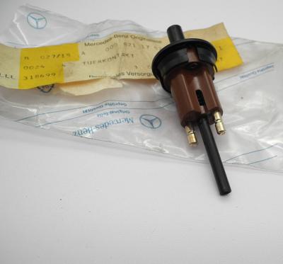 0008211752 Door contact switch