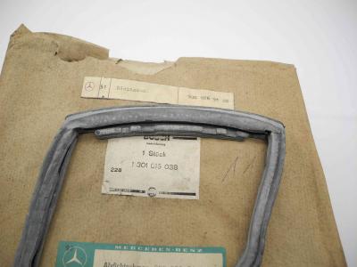 0008269180 Dichtung Blinker rechts W116