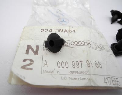 0009979186 Plug