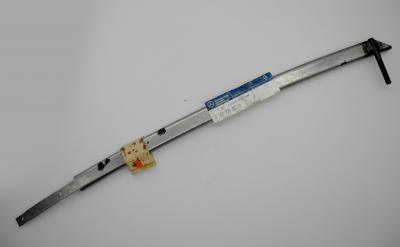 1077200315 Fensterlaufschiene vorne links W107