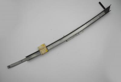 1077200315 Fensterlaufschiene vorne links W107