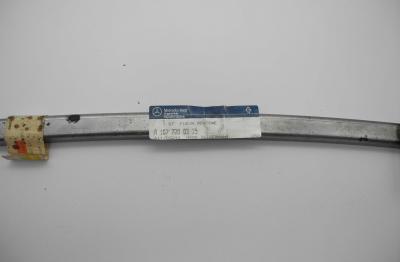 1077200315 Fensterlaufschiene vorne links W107