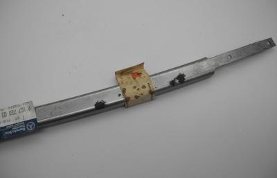 1077200315 Fensterlaufschiene vorne links W107