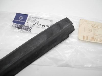 1077780197 Verdeckdichtung links W107 R107 SL