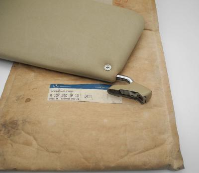 1078101910 Sonnenblende links SL Creme