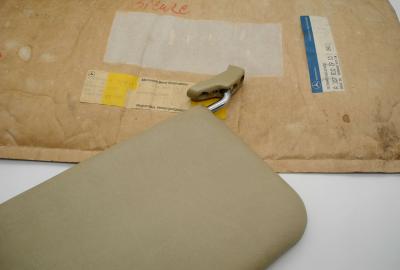 1078101910 Sonnenblende links SL Creme