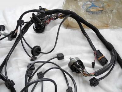 1105402105 Haupt-Kabelbaum W110 190c Heckflosse