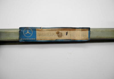 1107300515 Fensterführung linke Fondtür Heckflosse