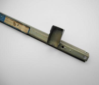 1107300515 Fensterführung linke Fondtür Heckflosse