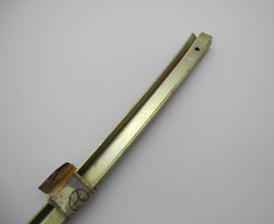 1137201117 Fensterlaufschiene links hinten Pagode