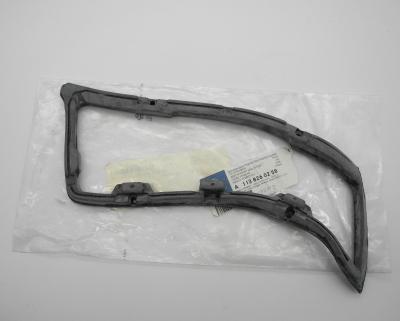 1138260258 Right taillight seal W113