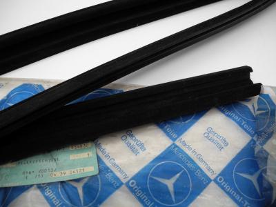 1167350325 Rear window guide rail