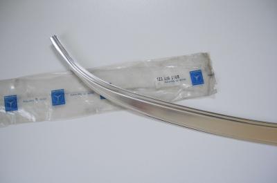 1236980189 Zierleiste links an C-Säule