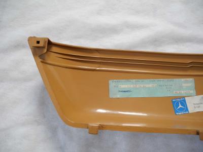 1237270664 Door pocket on the right Date