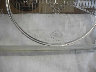 1238260590 Scheinwerferglas links Hella W123