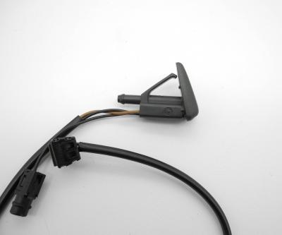 1248601947 Wischwasserdüse links beheizt W124