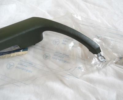 1249700401 Armlehne Fondtür rechts Dunkeloliv