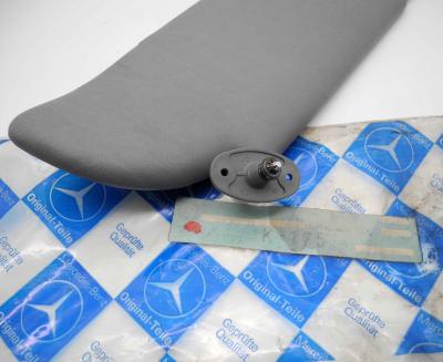 1268101310 Sonnenblende beleuchtet links Grau