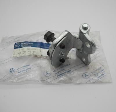 1407200537 Front door hinge W140